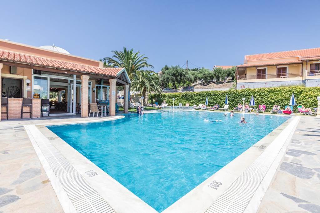 Kapetanios Apartments Agios Stefanos Avliotes  Exteriér fotografie